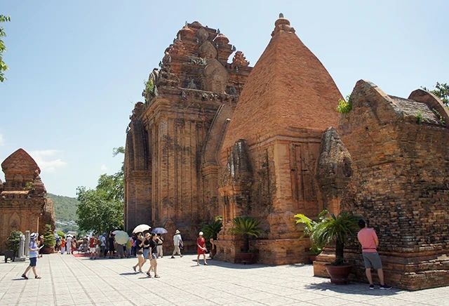 Tháp Bà Ponagar Nha Trang (Khánh Hòa) là một trong những quần thể kiến trúc văn hóa Chăm Pa đặc sắc, điểm đến thu hút khách du lịch. Ảnh: MINH HÀ