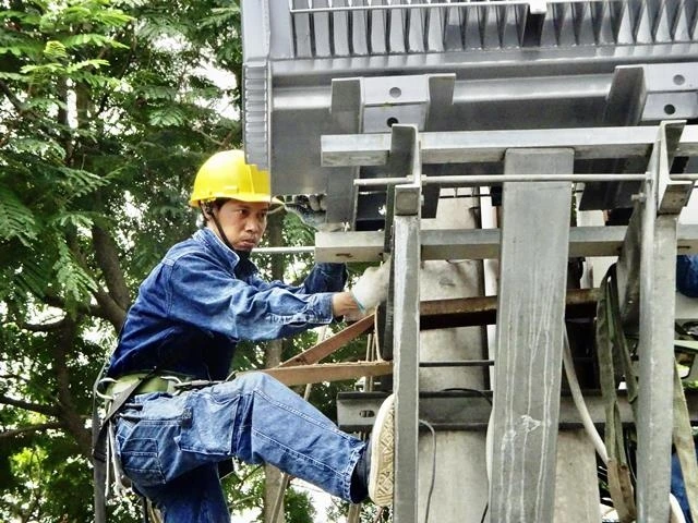 Tổng Công ty điện lực TP Hồ Chí Minh tập trung đầu tư xây dựng mới và tăng cường công suất nhiều trạm và lưới điện.