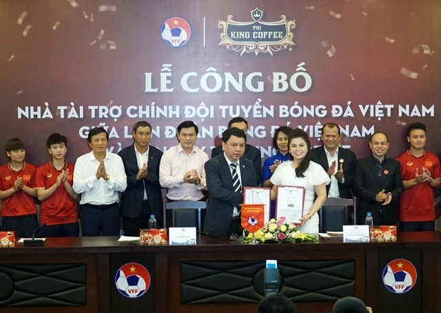 Thêm nhà tài trợ King Coffee ủng hộ đội tuyển bóng đá Việt Nam.
