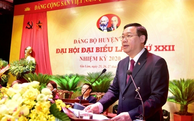Đồng chí Vương Đình Huệ, Ủy viên Bộ Chính trị, Bí thư Thành ủy phát biểu ý kiến tại Đại hội. 