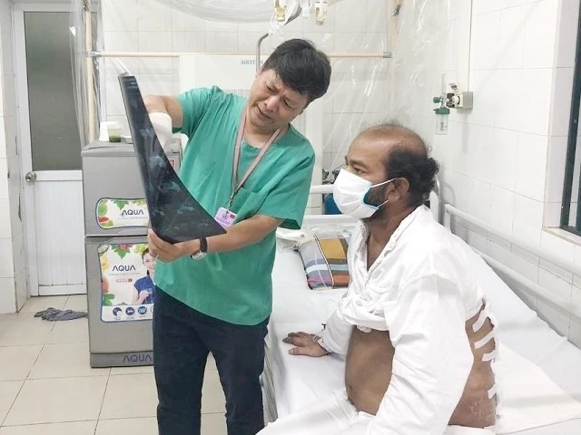 Người bệnh quốc tịch Sri Lanka mắc bệnh hậu bối được điều trị tận tình.
