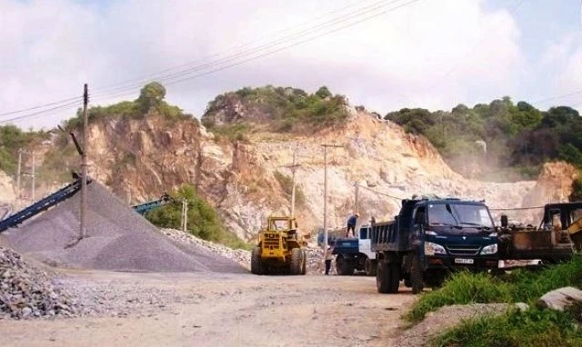 Nhiều doanh nghiệp không chấp hành các quy định trong hoạt động khai thác khoáng sản ở Kiên Giang.