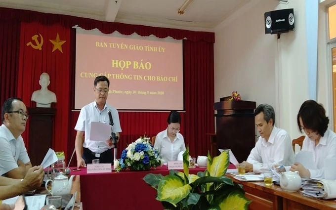 Lãnh đạo Ban Tuyên giáo Tỉnh ủy Bình Phước cung cấp chi tiết vụ việc cho các cơ quan báo chí.