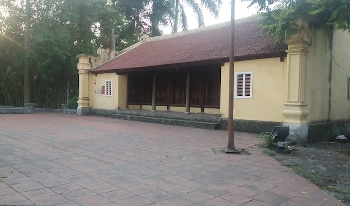 Nhà ở truyền thống của dân tộc Kinh trong Bảo tàng Văn hoá các dân tộc Việt Nam luôn cửa đóng then cài, vắng khách tham quan.