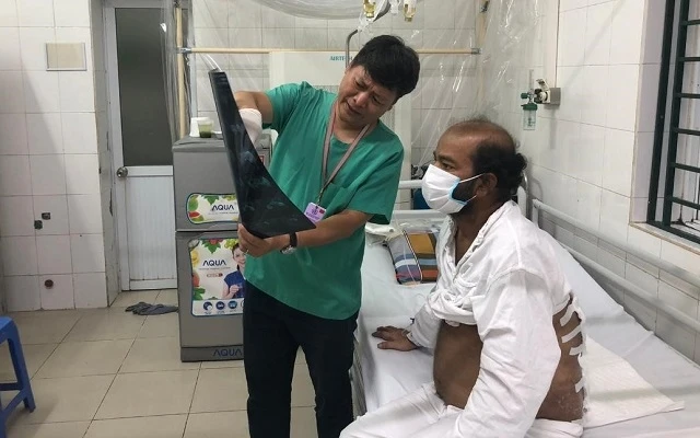 Bệnh nhân được điều trị hậu bối tại Bệnh viện Hữu nghị Việt Đức.