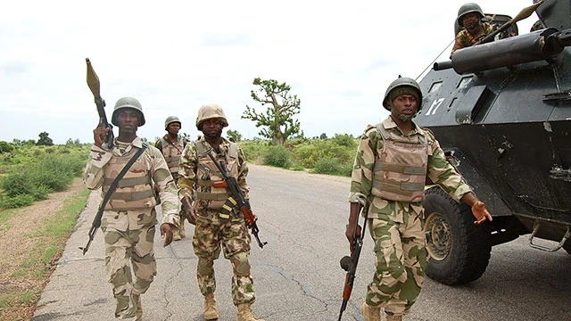 Quân đội Nigeria trong một chiến dịch truy quét phiến quân Boko Haram. Ảnh: DAILY POST