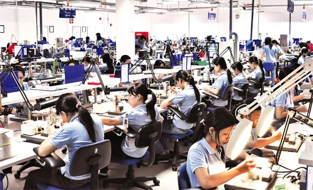 Sản xuất linh kiện điện tử tại một doanh nghiệp trong Khu Công nghệ cao TP Hồ Chí Minh.