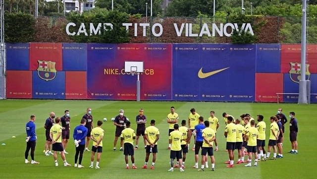 Bảy thành viên của Barcelona, trong đó có năm cầu thủ bị nhiễm Covid-19 nhưng không được thông báo về tình trạng sức khỏe của mình.