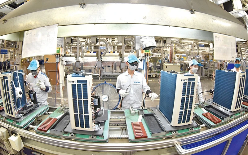 Sản xuất máy điều hòa tại Công ty CP Daikin Việt Nam. ẢNH | ANH AN