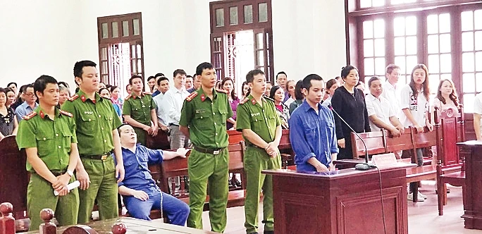 Phiên tòa xét xử bị cáo Nguyễn Xuân Thu, Tổng Giám đốc Công ty TNHH Vinaca và đồng phạm về hành vi sản xuất hàng giả từ bột than. ẢNH | TRỌNG ĐỨC