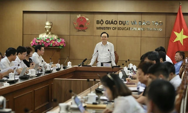 Bộ trưởng Phùng Xuân Nhạ phát biểu tại hội nghị đánh giá chất lượng dạy- học trực tuyến chiều 3-6