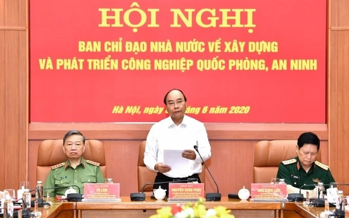 Thủ tướng Nguyễn Xuân Phúc chủ trì hội nghị về xây dựng và phát triển công nghiệp quốc phòng, an ninh.