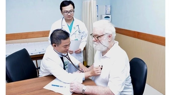 Người nước ngoài đến khám và điều trị tại Bệnh viện Đại học Y Dược TP Hồ Chí Minh. Ảnh: Báo Sài Gòn giải phóng