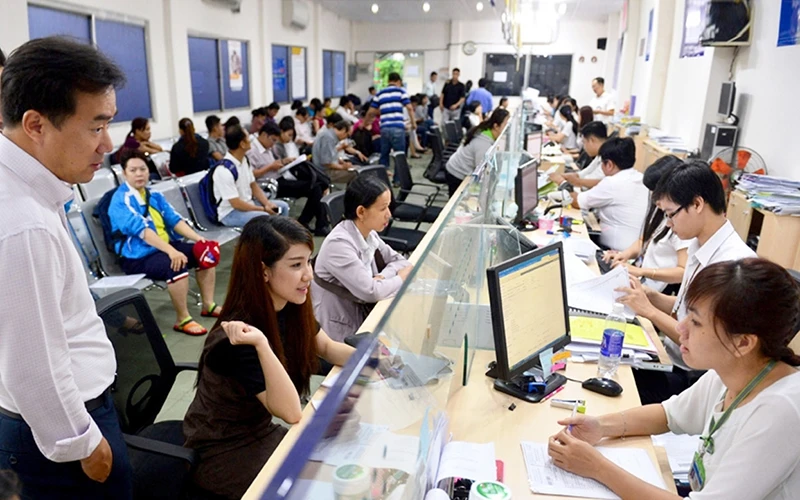 Người dân đăng ký kinh doanh tại Sở Kế hoạch và Ðầu tư thành phố Hồ Chí Minh. Ảnh: NGUYÊN LÊ