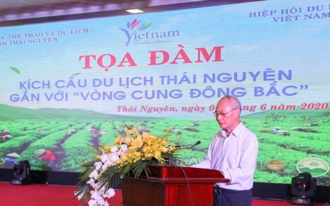 Ông Vũ Thế Bình, Phó Chủ tịch Thường trực Hiệp hội Du lịch Việt Nam phát biểu tại buổi tọa đàm.