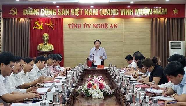 Đồng chí Phan Đình Trạc làm việc tại Nghệ An