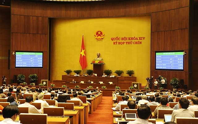 Các đại biểu Quốc hội biểu quyết thông qua các Nghị quyết phê chuẩn EVFTA và EVIPA vào sáng ngày 8-6 (Ảnh: Đăng Khoa).