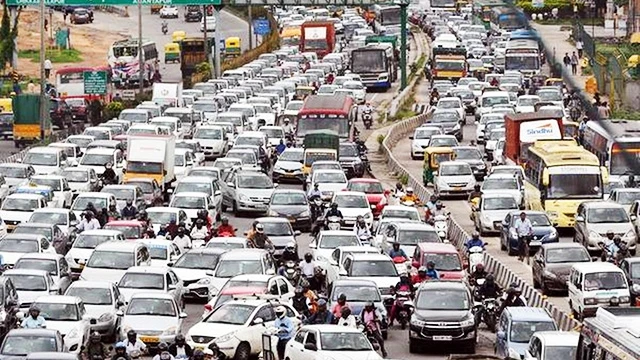 Hệ thống giao thông đông đúc tại Manila. Ảnh: CITIZEN DAILY