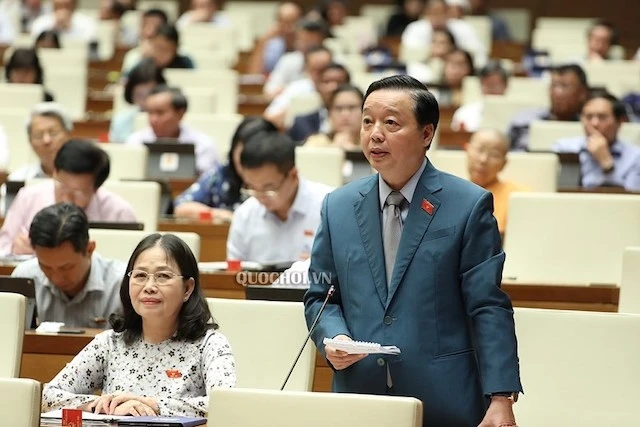 Bộ trưởng Tài nguyên và Môi trường Trần Hồng Hà giải trình, làm rõ một số vấn đề các đại biểu Quốc hội quan tâm.