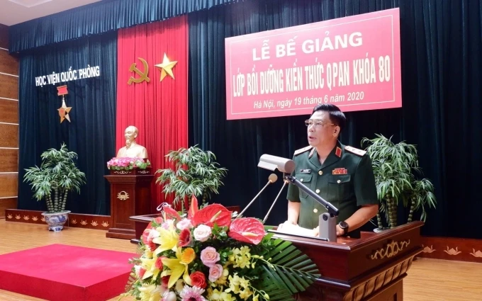 Trung tướng PGS, TS Trần Việt Khoa phát biểu tại lễ bế giảng.