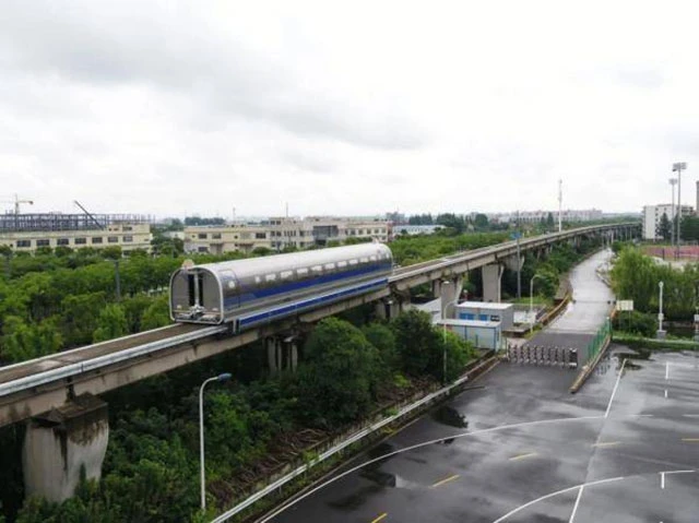 Mẫu tàu đệm từ trường 600 km/giờ đang tiến hành chạy thử.