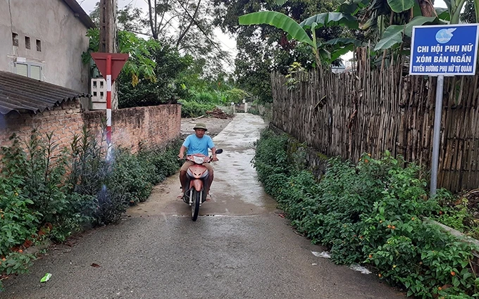 Các tuyến đường liên xóm xã Vĩnh Quang, TP Cao Bằng (tỉnh Cao Bằng) được rải bê-tông, giúp người dân đi lại thuận tiện.