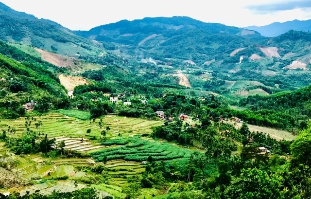 Xã Sơn Long, huyện Sơn Tây phần lớn là hộ nghèo, cận nghèo. Nguồn hỗ trợ do ảnh hưởng bởi dịch Covid-19 sẽ giúp bà con xoay sở cuộc sống.