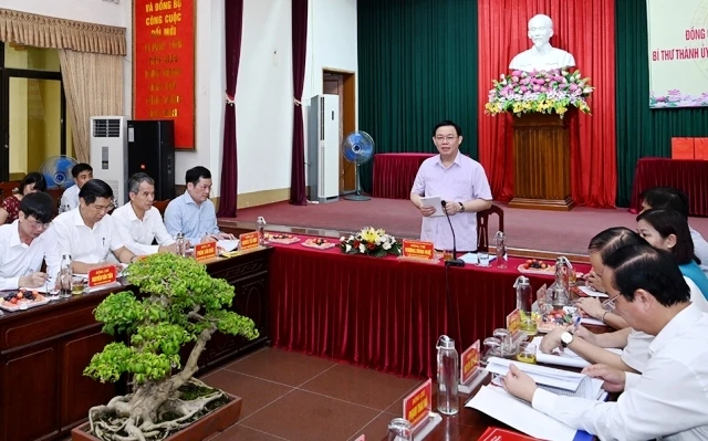Đồng chí Vương Đình Huệ, Ủy viên Bộ Chính trị, Bí thư Thành ủy phát biểu ý kiến tại buổi làm việc.