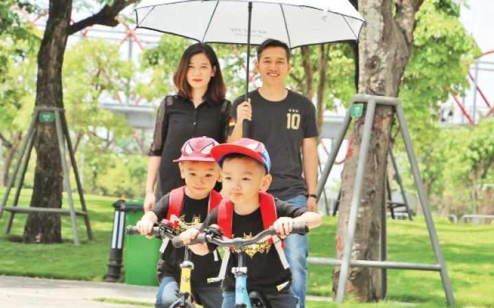 Gia đình chị Thái Thị Thu Hiền trong một dịp đi chơi công viên.