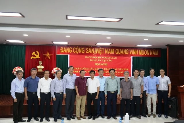 Bí thư Chi bộ các cơ quan Việt Nam, doanh nghiệp Việt Nam tại Lào tham dự hội nghị.
