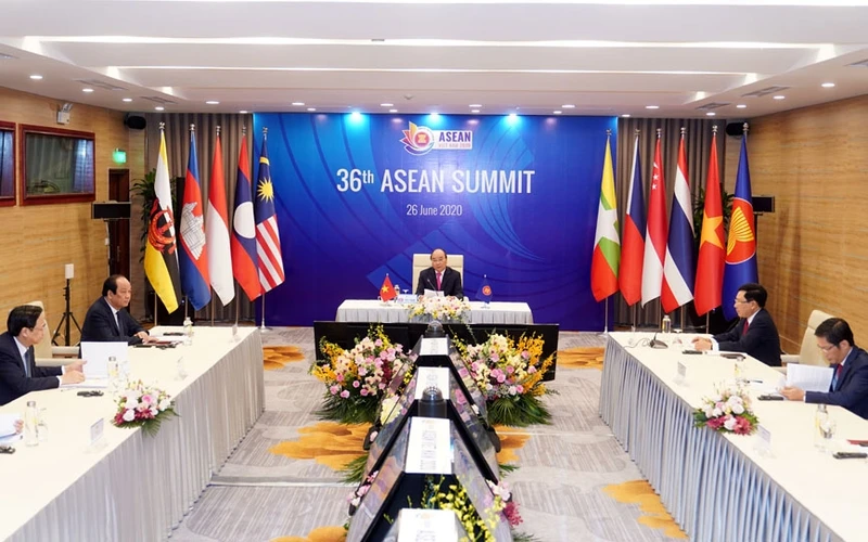 Thủ tướng Nguyễn Xuân Phúc, Chủ tịch ASEAN 2020 phát biểu khai mạc Phiên toàn thể Hội nghị Cấp cao ASEAN lần thứ 36 (Ảnh: TRẦN HẢI)