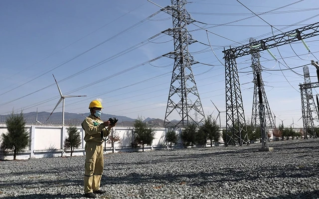 Kiểm tra vận hành trạm biến áp 220 kV Tháp Chàm - trạm mới được EVNNPT nâng công suất để giải tỏa công suất các nguồn năng lượng tái tạo trên địa bàn.