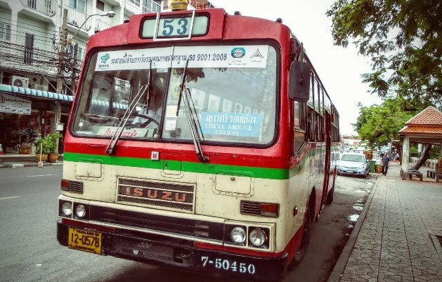 Một trong những chiếc xe buýt cũ vẫn còn lưu hành tại Thủ đô Bangkok, Thái Lan. (Ảnh: Thailandbusinessnews)