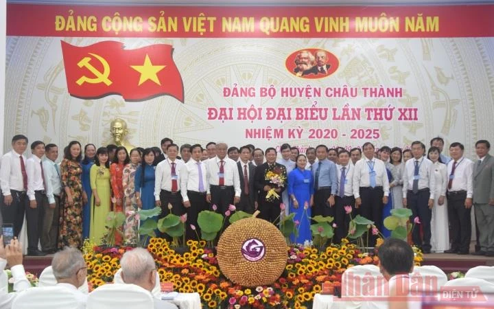 Ra mắt Ban Chấp hành Đảng bộ huyện Châu Thành (Đồng Tháp).