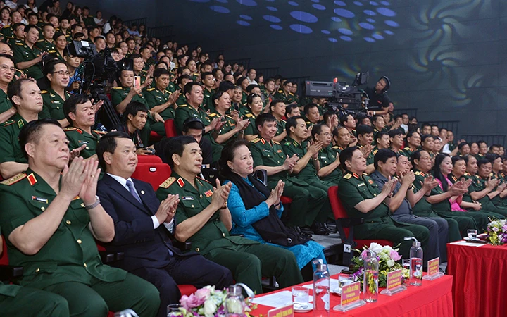 Chủ tịch QH Nguyễn Thị Kim Ngân và các đại biểu dự chương trình. Ảnh: QUANG HOÀNG