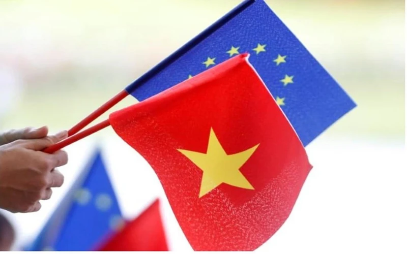 Cờ của Việt Nam và EU. (Ảnh: Reuters)