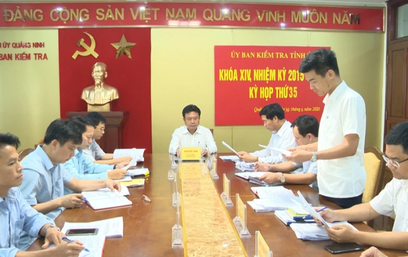 Kỳ họp thứ 35 của UBKT tỉnh ủy Quảng Ninh xem xét kỷ luật ba cán bộ của TP Cẩm Phả.