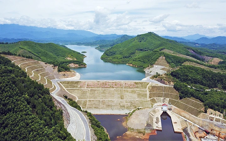 Với dung tích chứa 775 triệu m3, hồ Ngàn Trươi đóng vai trò quan trọng trong việc giảm lũ vùng hạ du.
