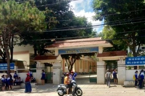 Học sinh nhiều trường THCS ở TP PleiKu xôn xao vì đề thi lớp 9 môn Ngữ Văn bị lộ.