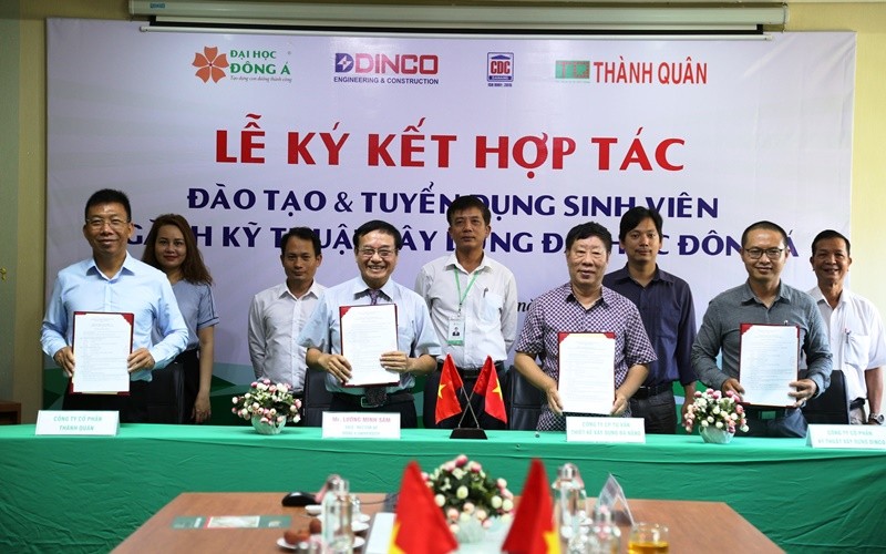 Các doanh nghiệp ký kết nhằm hợp tác đào tạo kỹ sư xây dựng với Trường đại học Đông Á.