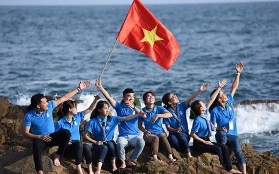 Hội viên Hội Sinh viên Việt Nam tại một trong các đảo tiền tiêu của Tổ quốc.