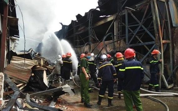 Hiện trường vụ cháy tại khu vực cảng Đức Giang.