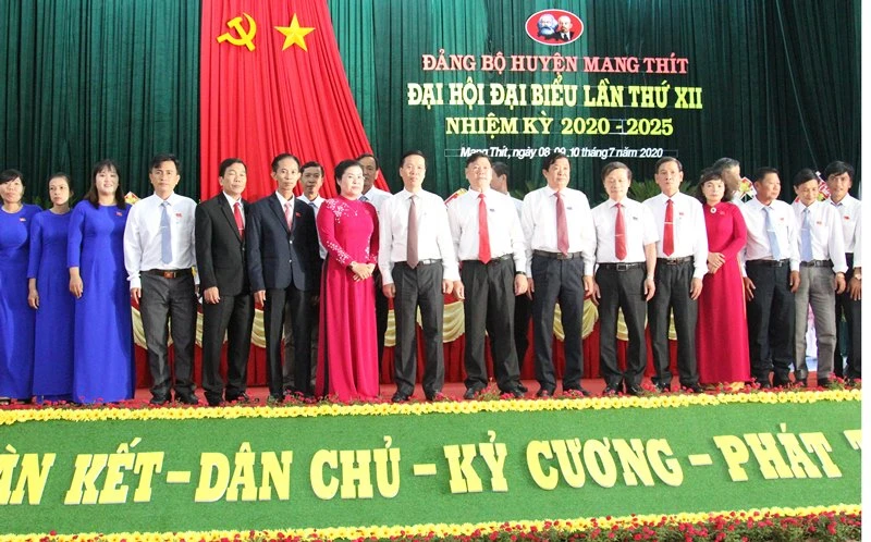 Đồng chí Võ Văn Thưởng dự Đại hội đại biểu Đảng bộ huyện Mang Thít.
