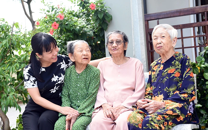 Ðà Nẵng hiện chăm sóc, phụng dưỡng 145 Bà mẹ Việt Nam Anh hùng.