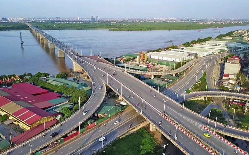 Cầu Vĩnh Tuy giai đoạn 2 sẽ được xây dựng bằng vốn đầu tư công nhằm hoàn thiện toàn bộ đường Vành đai 2 của Thủ đô Hà Nội (ảnh minh họa). Ảnh: Nam Khánh