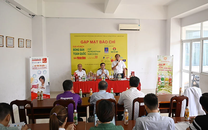 Đông đảo phóng viên các cơ quan báo chí cùng các đại biểu dự buổi họp báo tại nhà thi đấu Hồ Xuân Hương (quận 3, TP Hồ Chí Minh). Ảnh: DUY LINH