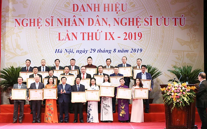 Tại lễ trao tặng danh hiệu Nghệ sĩ Nhân dân, Nghệ sĩ Ưu tú lần thứ chín, năm 2019. Ảnh: QUANG VINH