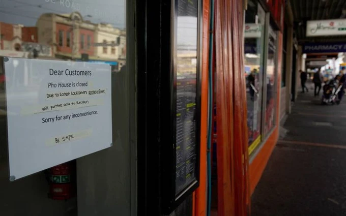 Thông báo tạm thời đóng cửa của nhà hàng tại Melbourne. (Ảnh: Reuters) 