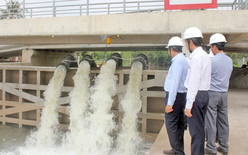 Công trình cống Cái Sơn, xã Phú Túc, huyện Châu Thành (Bến Tre) vừa hoàn thành giúp ngăn mặn, trữ ngọt.