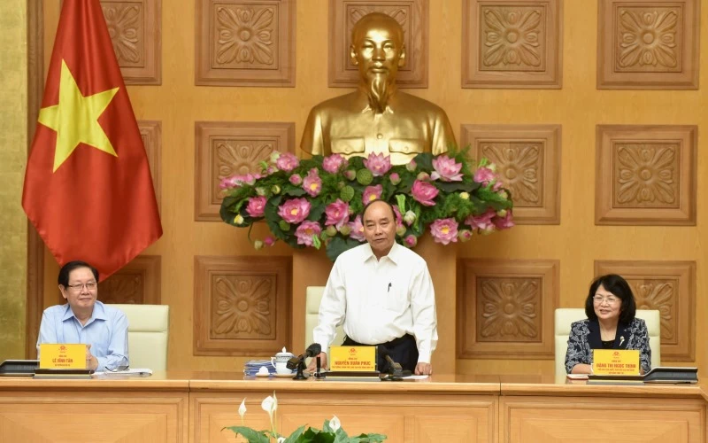 Thủ tướng Nguyễn Xuân Phúc phát biểu ý kiến kết luận phiên họp.